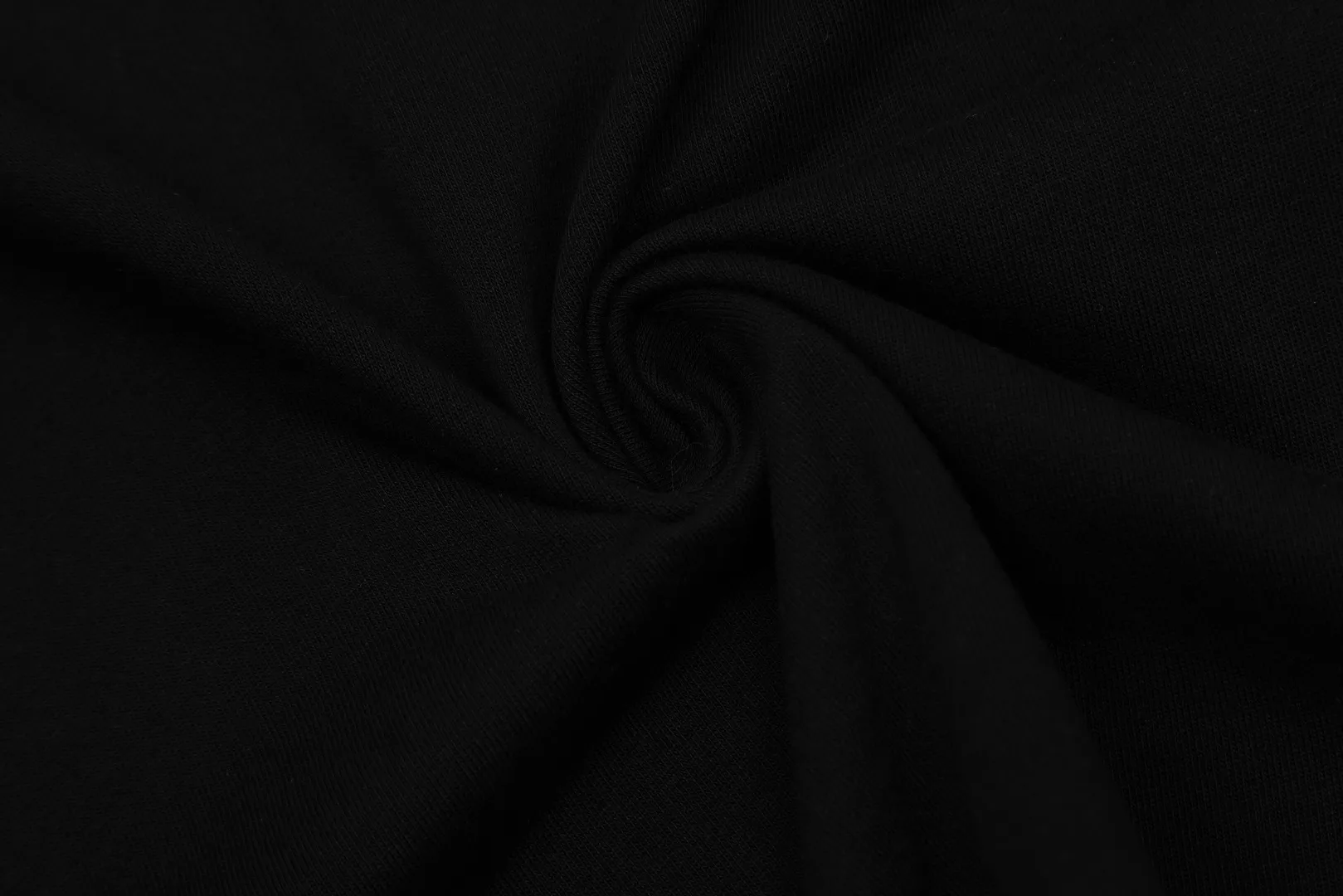 "Classic long sleeves" vivienne west wood Vivienne Saturn classic versatile raglan long sleeves Simple and fashionable, very practical for wearing inside and outside. The top hot style in 2024. No need to say more. Open the details directly. The full range of correct accessories. Every detail is completely restored. It can be filled directly. Size: s m l Color: (body color) black white